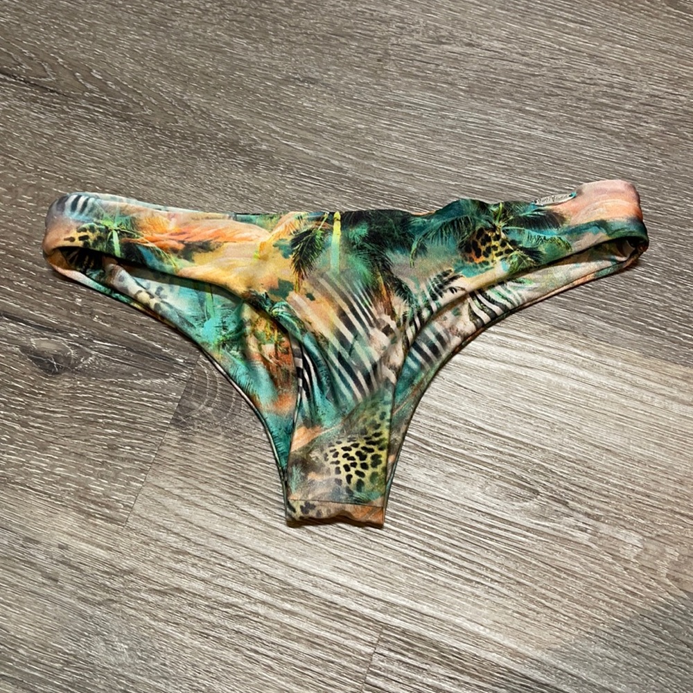 Luli fama bikini bottoms size xs crochet cut out